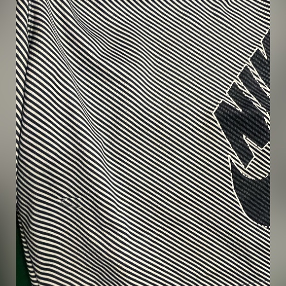 Nike SB shorts boys size small, navy blue and white stripes - Picture 2 of 5